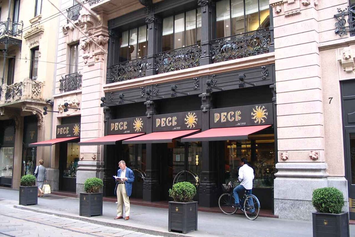 Peck entrance
