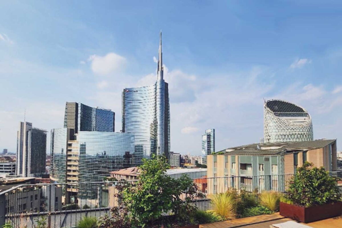 Milano Verticale UNA Esperienze, a hotel with views of Milan