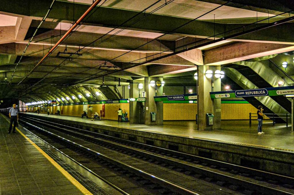 Podziemna stacja Passante ferroviario w Mediolanie