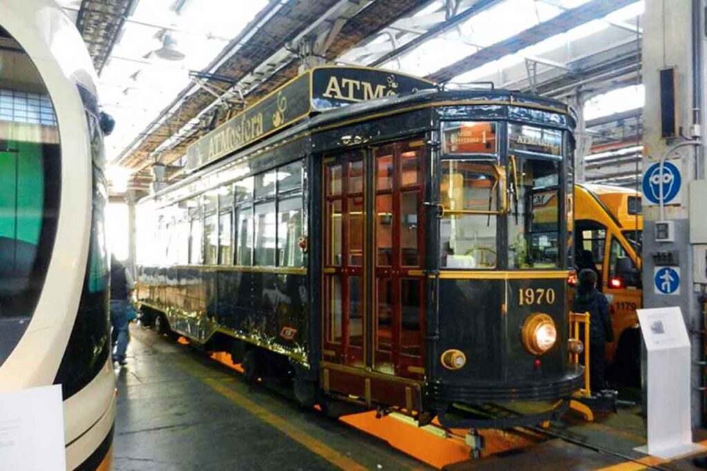 Tramwaj ATMosfera w Mediolanie, w którym goście mogą delektować się wykwintnymi daniami, podczas gdy tramwaj jeździ ulicami miasta.