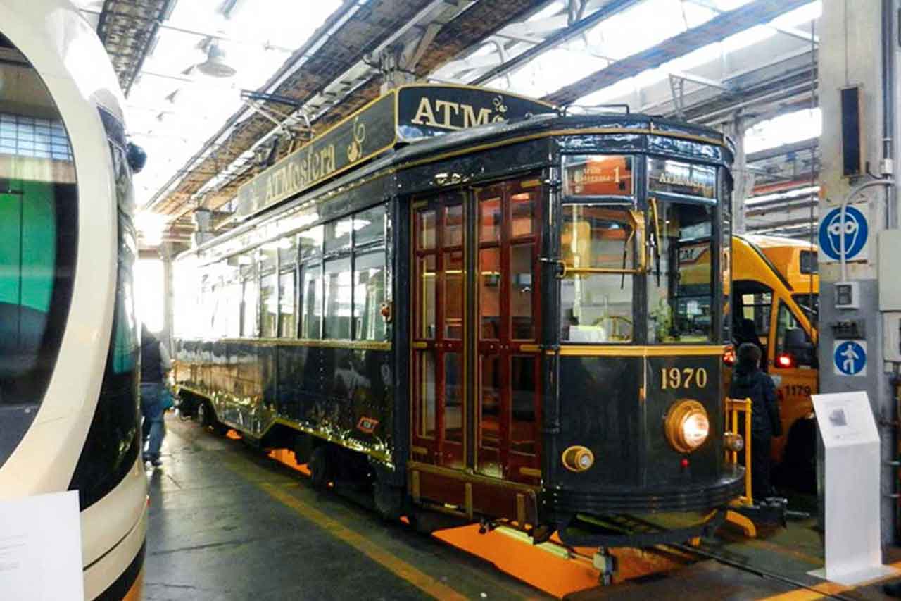 Tramwaj ATMosfera w Mediolanie, w którym goście mogą delektować się wykwintnymi daniami, podczas gdy tramwaj jeździ ulicami miasta.