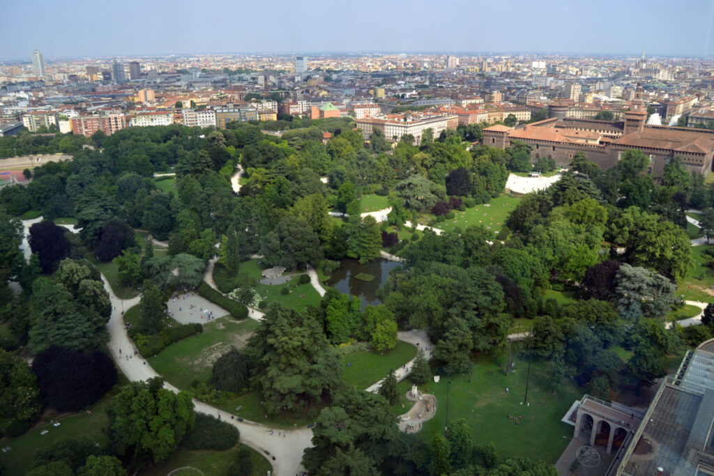 Herb Mediolanu na fasadzie kościoła Santa Maria delle Grazie