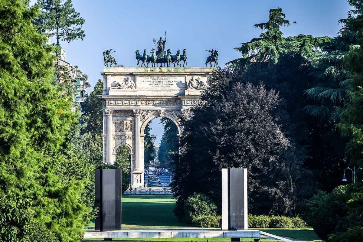 Best Photo Spots in Milan - The Arch of Peace, a majestic monument in Milan. The neoclassical arch stands proud with Corinthian columns and bas-reliefs depicting historical scenes. The sculpture "Chariot of Peace" adorns the central part, symbolizing peace and harmony.  