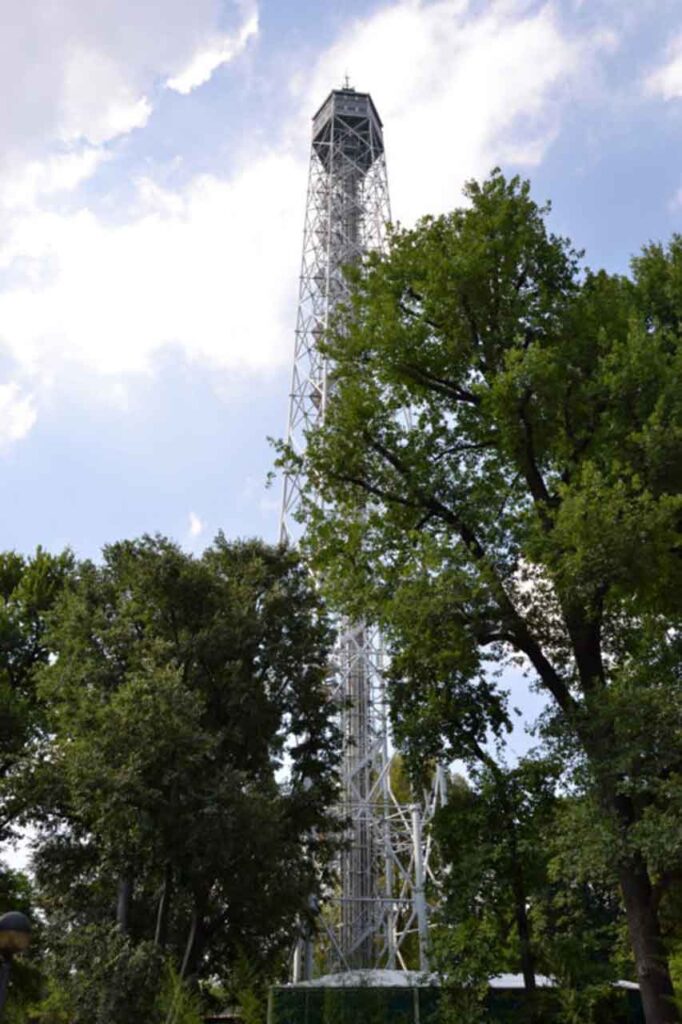 Torre Branca w Parku Sempione