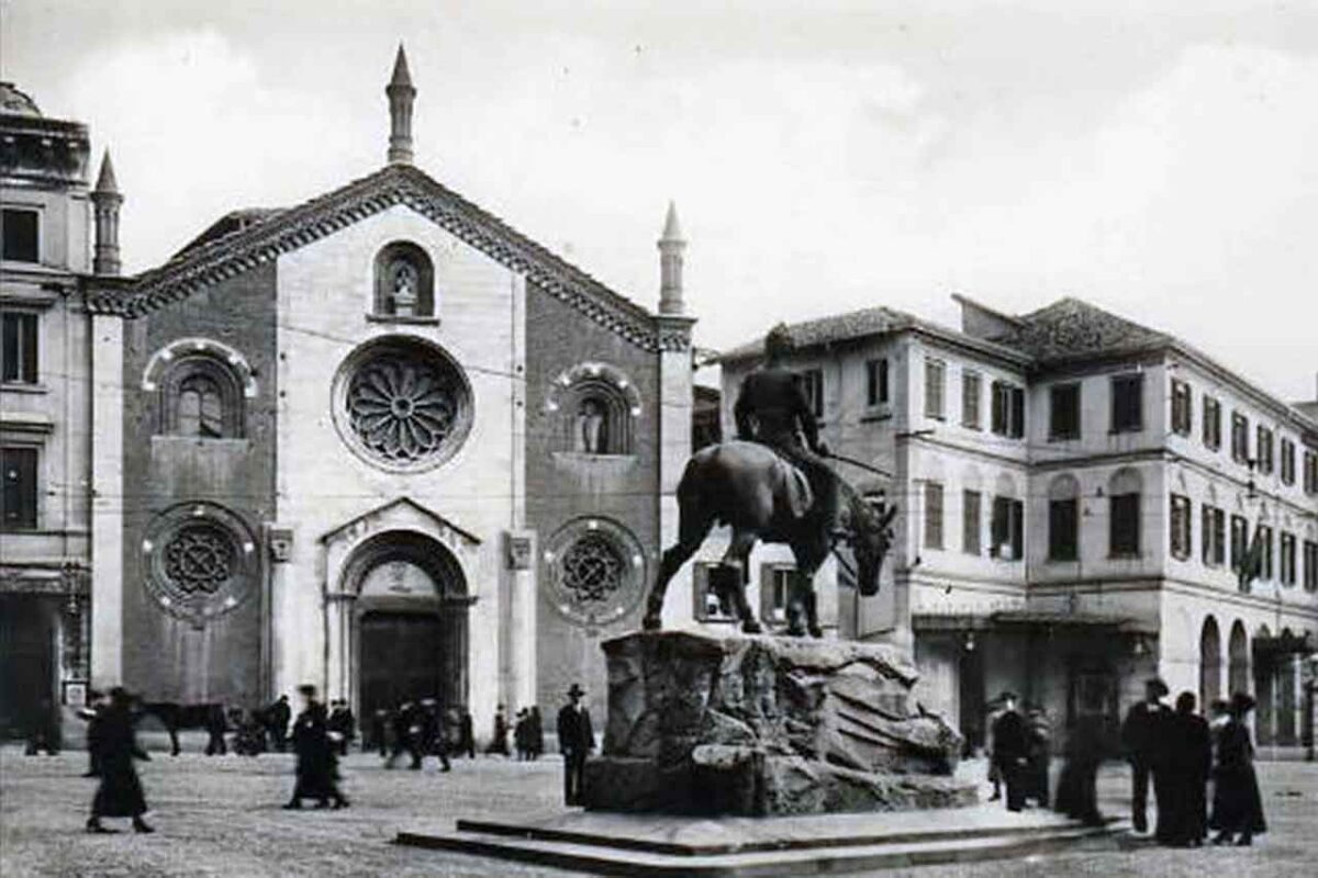 Fasada kościoła San Giovanni in Conca przy Piazza Missori w Mediolanie