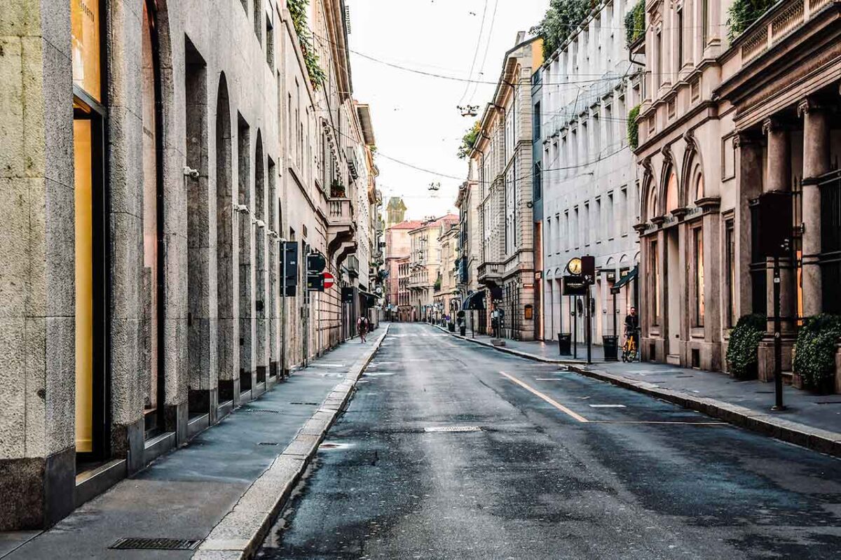 Quadrilatero d'Oro - sklepy przy Via Montenapoleone w Mediolanie, centrum luksusowych zakupów