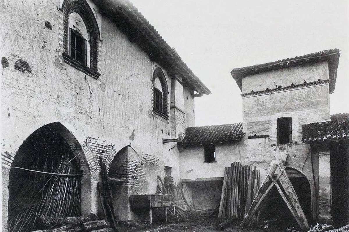 Zabytkowa Cascina Bolla w Mediolanie, XV-wieczna wiejska posiadłość, znana jako miejsce pobytu Leonarda da Vinci podczas pracy nad "Ostatnią Wieczerzą".