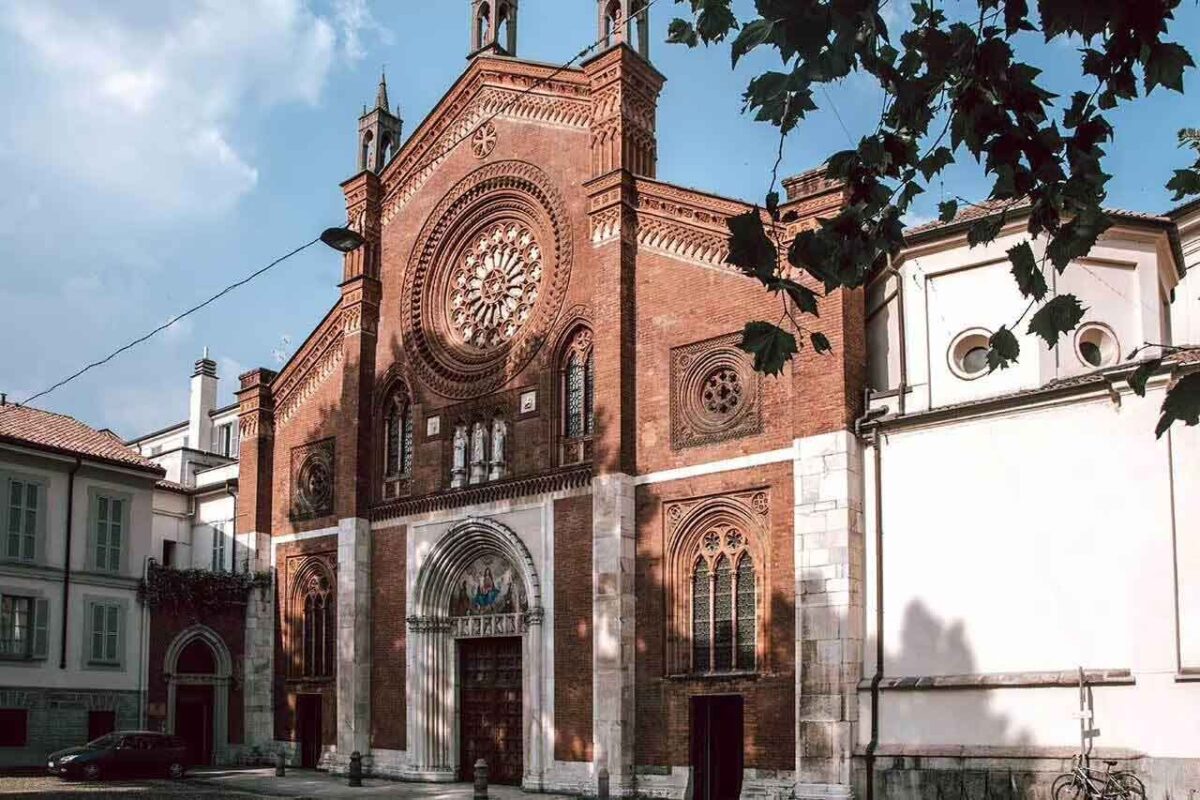 Fasada kościoła San Marco w Mediolanie, przykład architektury gotyckiej