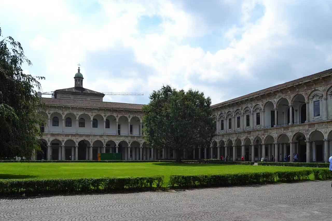 Budynek Uniwersytetu Statale w Mediolanie, przykład renesansowej architektury