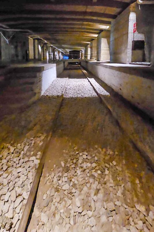 Platforma Binario 21 w Memoriale della Shoah w Mediolanie, miejsce deportacji ofiar Holocaustu