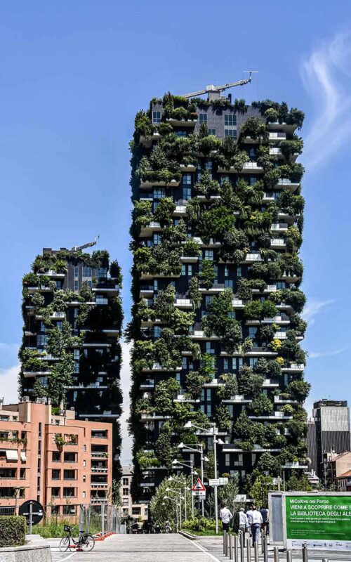 Bosco Verticale, wieżowiec z zielenią na fasadzie, przykład ekologicznej architektury