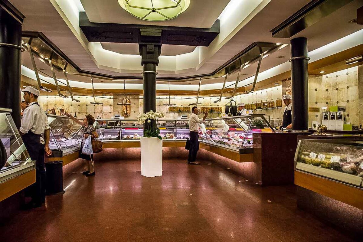 Sklep Peck w Mediolanie, luksusowe delikatesy z wyjątkowymi produktami spożywczymi