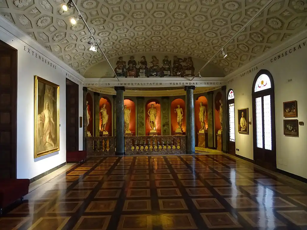 Sala Nicolò da Bologna w Pinacoteca Ambrosiana w Mediolanie, przestrzeń wystawowa z dziełami sztuki średniowiecznej i renesansowej