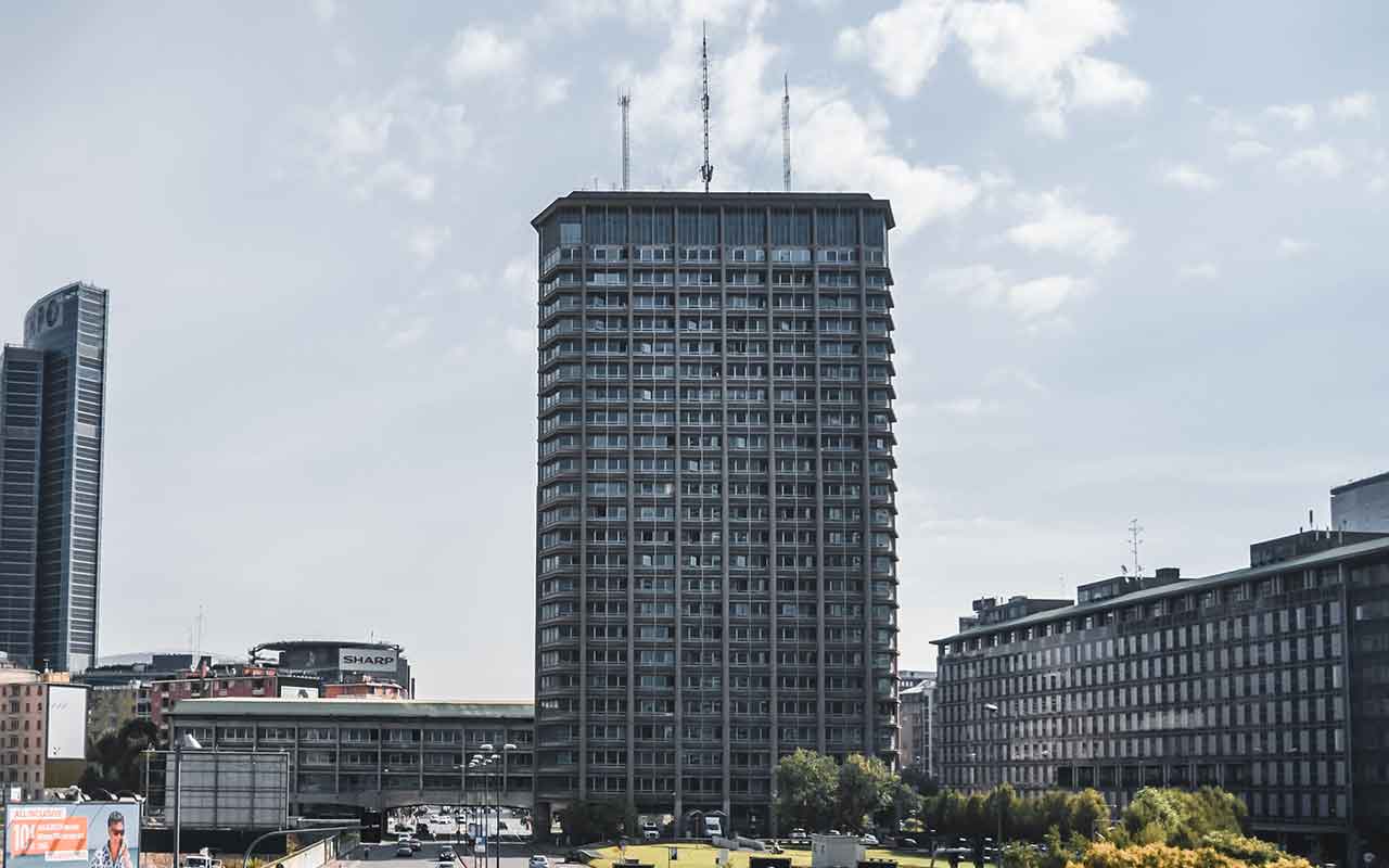 Torre Servizi Tecnici Comunali w Mediolanie, wieżowiec z przestrzeniami biurowymi