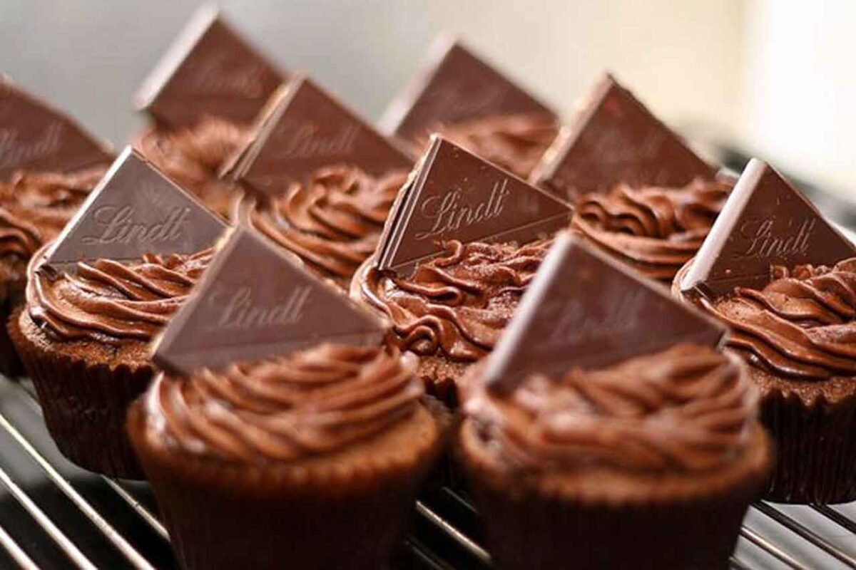 Czekolada, popularny słodki przysmak dostępny w mediolańskich cukierniach