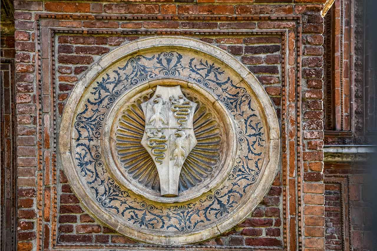 Herb Mediolanu na fasadzie kościoła Santa Maria delle Grazie