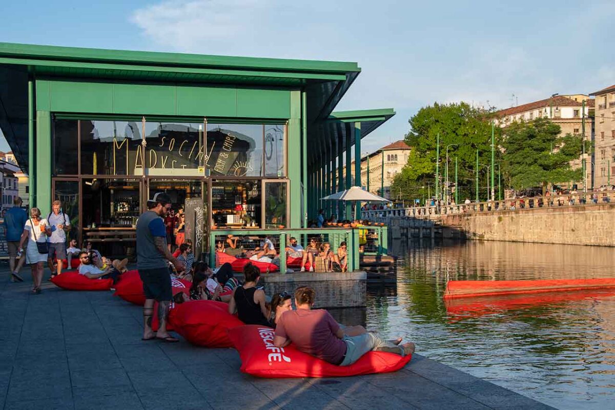 Aperitivo na Naviglio to jeden z lepszych sposobów na zakończenie dnia w Mediolanie