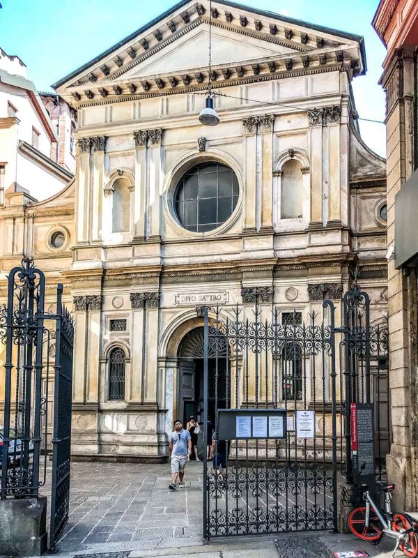 fasada kosciola Santa Maria presso San Satiro w Mediolanie